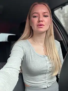 Snapshot of Devill_Angel_ chatting on 12.21.25 Devill Angel online show from 12.21.25