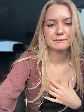 Snapshot of Devill_Angel_ chatting on 12.23.25 Devill Angel online show from 12.23.25