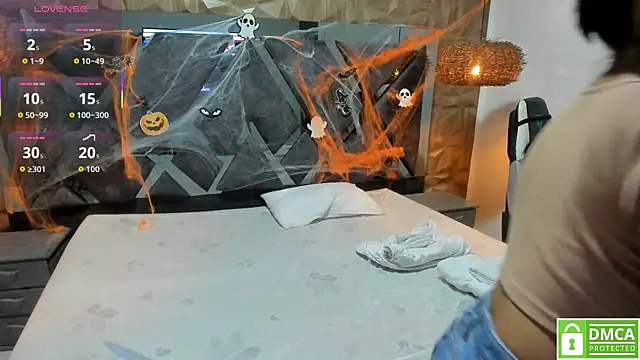 Snapshot of Rose_Evans__ chatting on 11.02.25 Rose Evans online show from 11.02.25