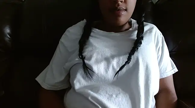 Snapshot of thekelliecapri chatting on 12.23.24 thekelliecapri online show from 12.23.24