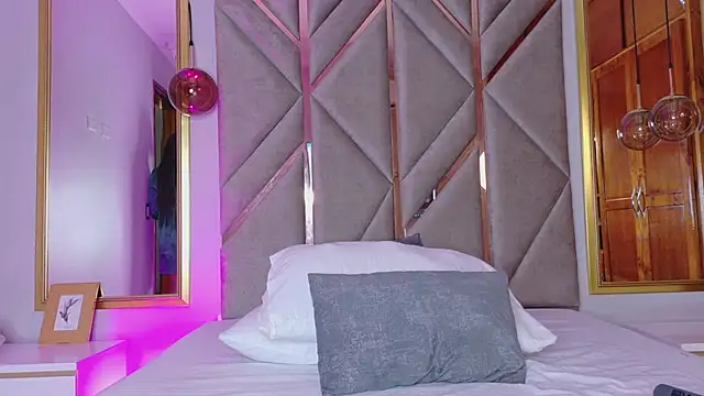 Snapshot of Lola_King chatting on 02.19.25 Lola King online show from 02.19.25