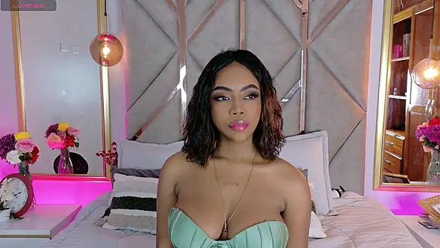 Snapshot of Lola_King chatting on 11.21.25 Lola King online show from 11.21.25