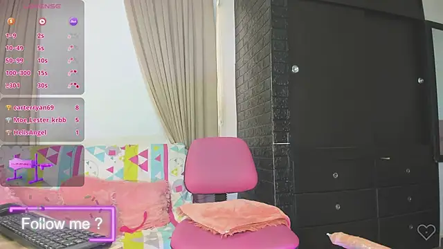 Snapshot of kitty_queen10 chatting on 02.15.25 kitty queen10 online show from 02.15.25