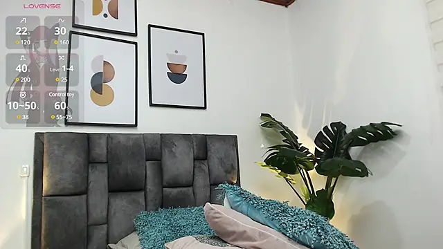 Snapshot of samy_l chatting on 12.20.24 samy l online show from 12.20.24