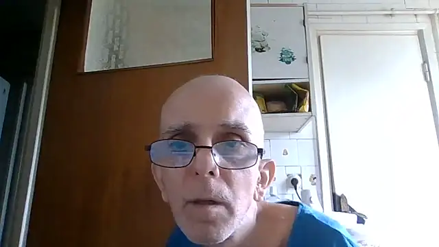 Snapshot of mariusica1@xh chatting on 06.10.26 mariusica1xh online show from 06.10.26