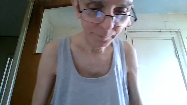 Snapshot of mariusica1@xh chatting on 06.18.26 mariusica1xh online show from 06.18.26