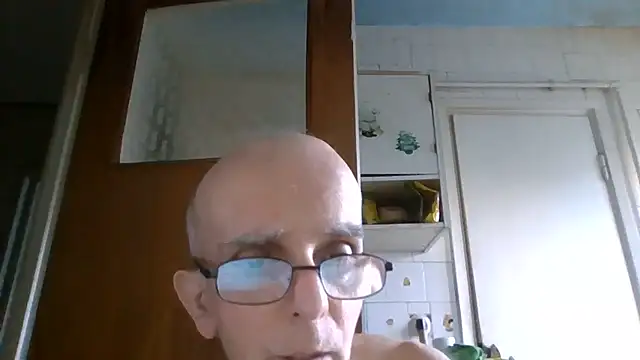 Snapshot of mariusica1@xh chatting on 06.19.26 mariusica1xh online show from 06.19.26