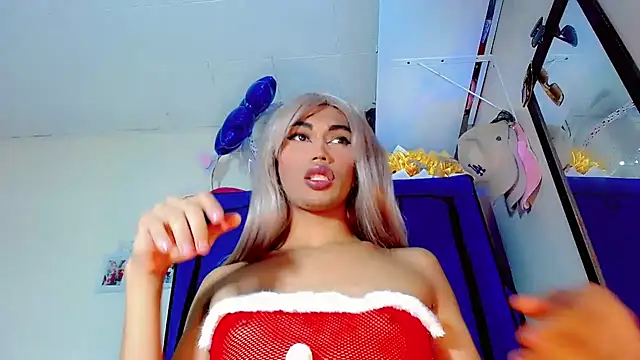 Snapshot of nicol_gill_ chatting on 12.10.24 nicol gill online show from 12.10.24