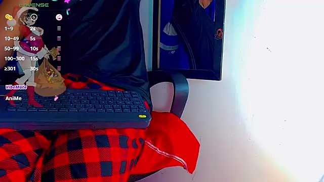 Snapshot of nicol_gill_ chatting on 12.14.24 nicol gill online show from 12.14.24