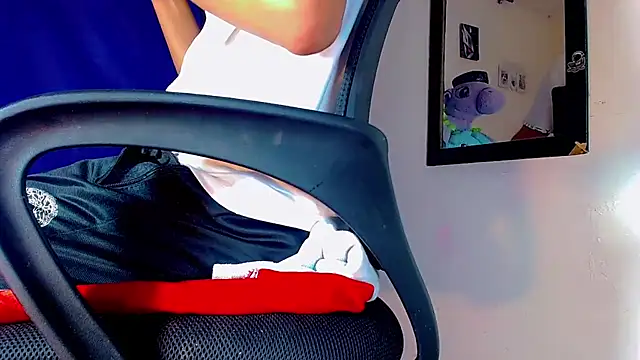 Snapshot of nicol_gill_ chatting on 01.07.25 nicol gill online show from 01.07.25