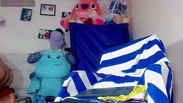 Snapshot of nicol_gill_ chatting on 01.17.25 nicol gill online show from 01.17.25