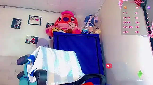 Snapshot of nicol_gill_ chatting on 01.18.25 nicol gill online show from 01.18.25