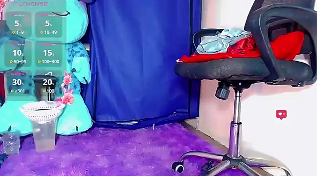 Snapshot of nicol_gill_ chatting on 01.28.25 nicol gill online show from 01.28.25