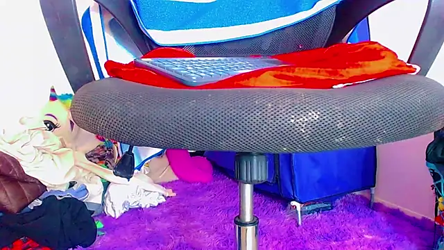 Snapshot of nicol_gill_ chatting on 02.08.25 nicol gill online show from 02.08.25