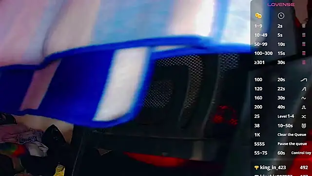 Snapshot of nicol_gill_ chatting on 02.10.25 nicol gill online show from 02.10.25