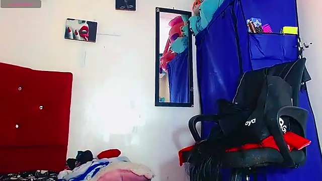 Snapshot of nicol_gill_ chatting on 02.11.25 nicol gill online show from 02.11.25