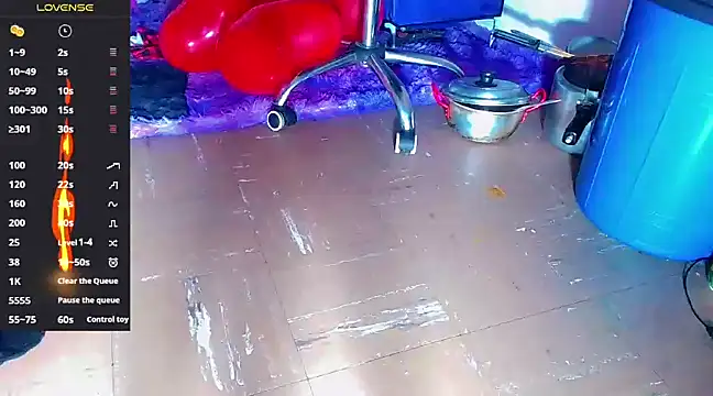 Snapshot of nicol_gill_ chatting on 02.12.25 nicol gill online show from 02.12.25