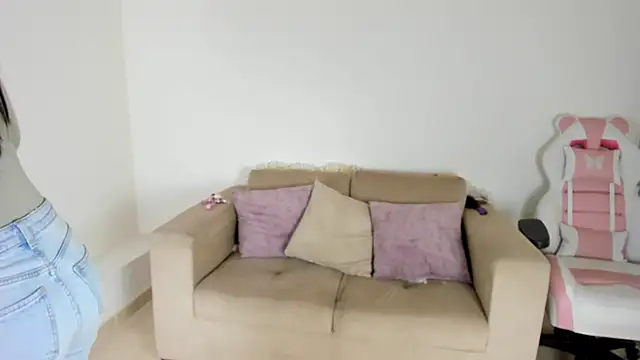 Charlotte cowell sub1  online show from 02.06.25