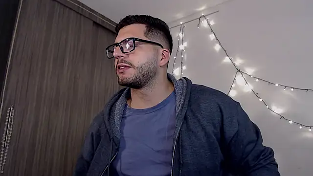 Snapshot of thomas_gun chatting on 01.07.25 thomas gun online show from 01.07.25