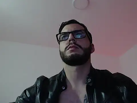 Snapshot of thomas_gun chatting on 11.05.25 thomas gun online show from 11.05.25