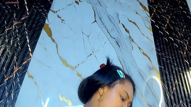 ebony hot1 online show from 11.17.25