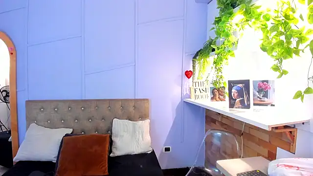 Snapshot of amber-hill chatting on 06.22.26 amber-hill online show from 06.22.26