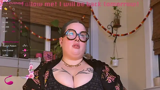 MissBika online show from 12.18.24