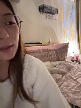 Snapshot of Sweet-Angel999 chatting on 12.19.25 Sweet-Angel999 online show from 12.19.25