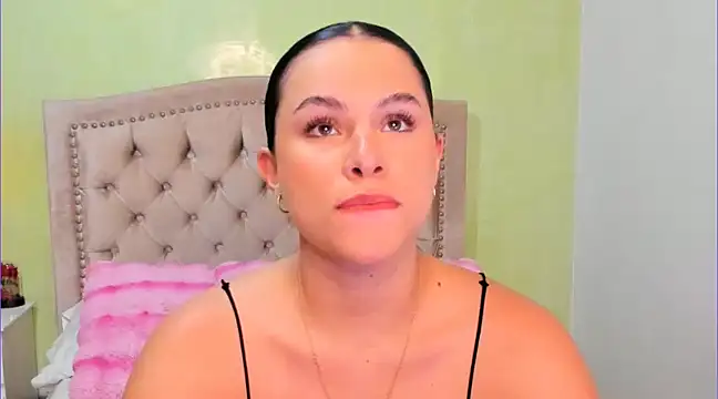 Snapshot of Luciluu20 chatting on 01.08.25 Luciluu20 online show from 01.08.25