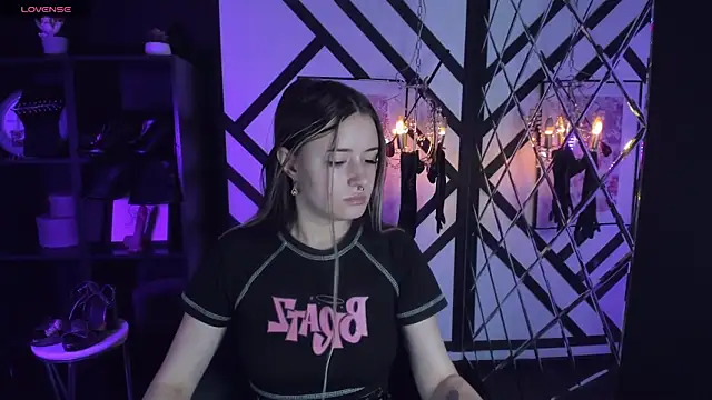 Lily Moonlight online show from 01.25.25