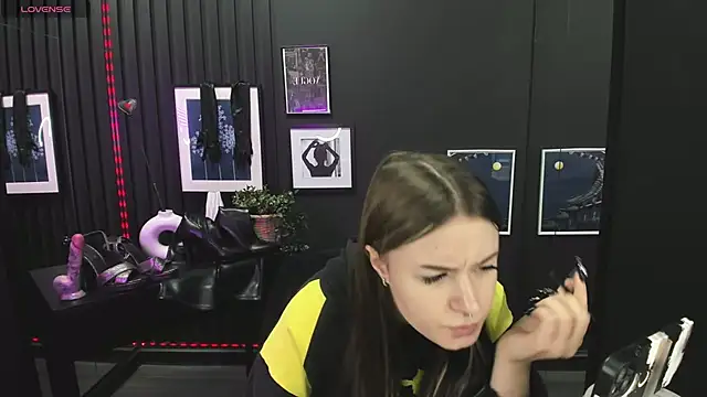 Lily Moonlight online show from 02.16.25