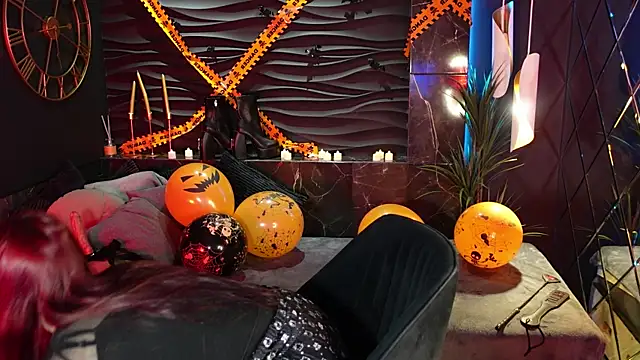 Lily Moonlight online show from 10.29.25