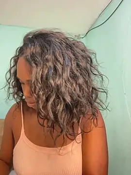 Snapshot of zendaya_wilson chatting on 01.09.25 zendaya wilson online show from 01.09.25