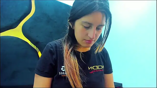 GiaRoussel online show from 02.25.25