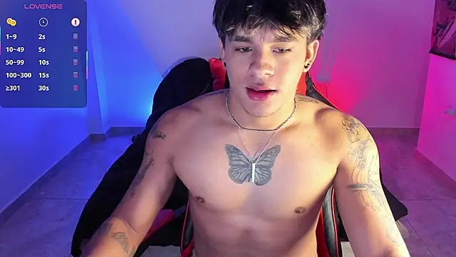 Snapshot of LuciferM_Star chatting on 11.21.25 LuciferM Star online show from 11.21.25