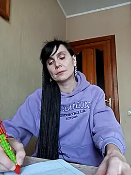 Snapshot of Francenia_lolis chatting on 02.04.25 Francenia lolis online show from 02.04.25