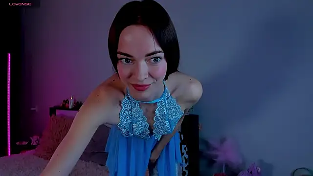 Undertheskin online show from 03.22.25