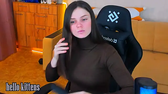 Lora Cain online show from 12.16.24