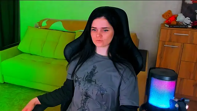 Lora Cain online show from 02.10.25