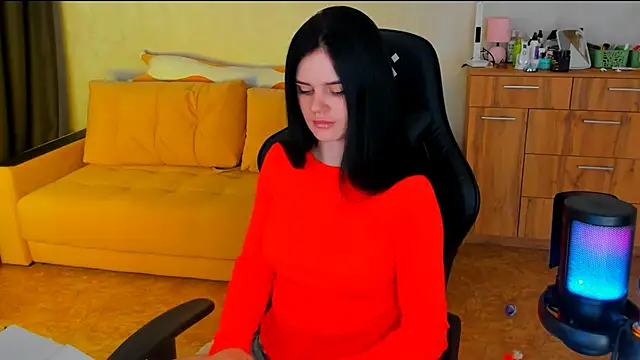 Lora Cain online show from 03.01.25