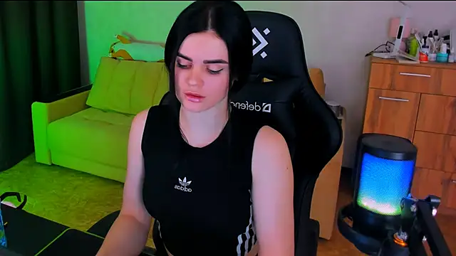 Lora Cain online show from 03.05.25