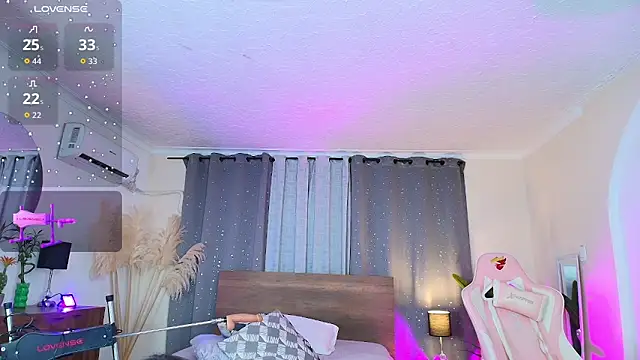 Snapshot of valery_yepes chatting on 09.21.25 valery yepes online show from 09.21.25