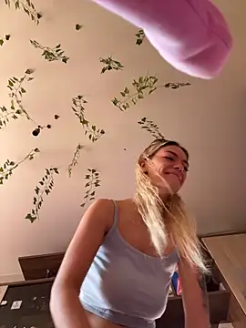 Snapshot of -Sexy_Barbie- chatting on 10.18.25 -Sexy Barbie- online show from 10.18.25