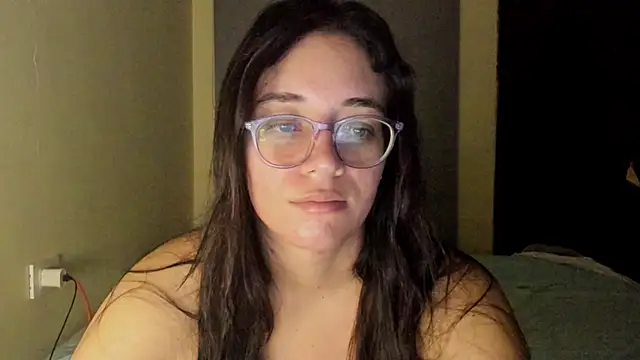 Snapshot of atenas_05_ chatting on 06.24.26 atenas 05 online show from 06.24.26