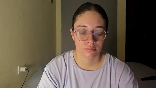 Snapshot of atenas_05_ chatting on 06.29.26 atenas 05 online show from 06.29.26