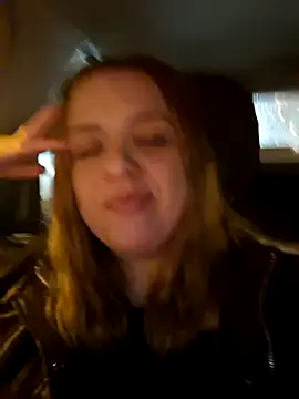 Snapshot of cansuozell chatting on 11.25.25 cansuozell online show from 11.25.25