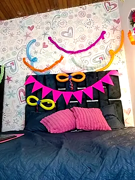 KOURTNEY-- online show from 03.01.25