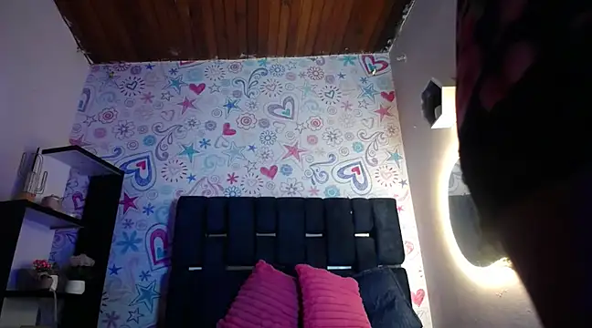 KOURTNEY-- online show from 03.10.25