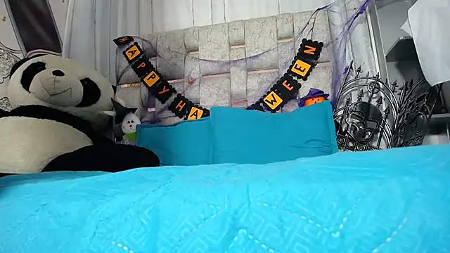 KOURTNEY-- online show from 10.28.25