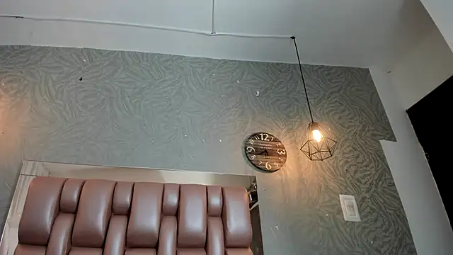 KOURTNEY-- online show from 11.12.25